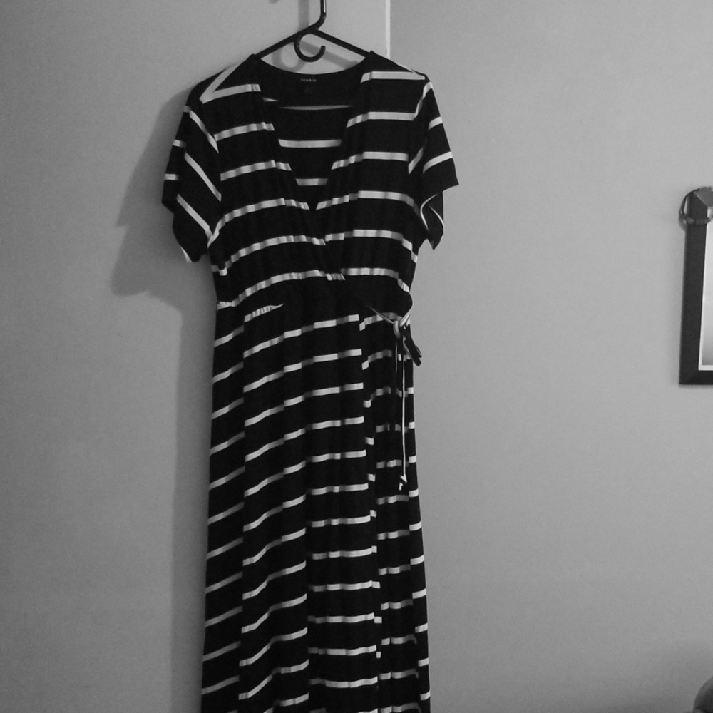 Torrid- black and white jersey maxi
